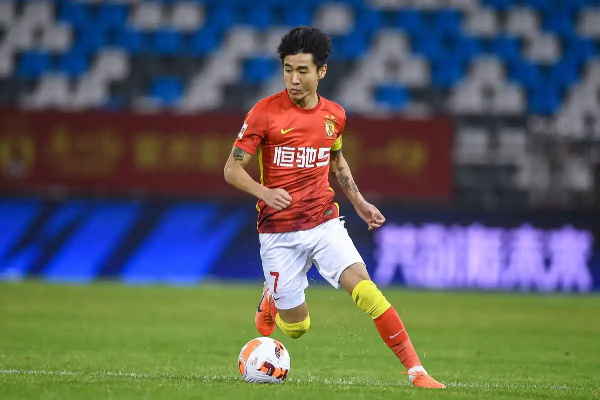 韦世豪已经离开了广州队,加盟武汉三镇.