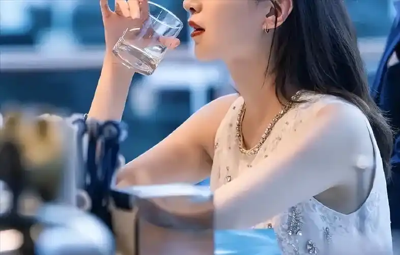 《三十而已》江疏影:求你别活成王漫妮_角色_职场_演技