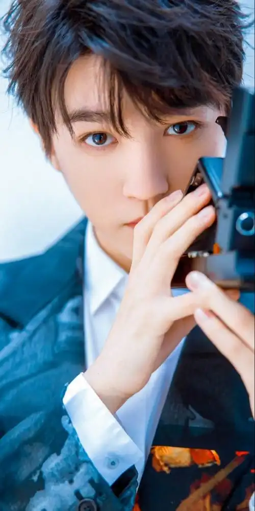 *王俊凯 金丝眼镜的加持,禁欲系少年绝了#ip风向标##王俊凯