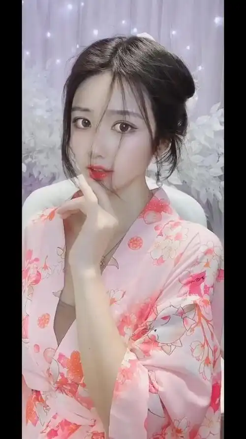 抖音美女红人推荐,十里夫人,网友看了她的视频表示身材太完美了