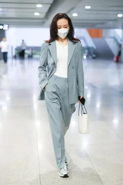 素颜才是真随性,明星机场街拍都穿了些什么?