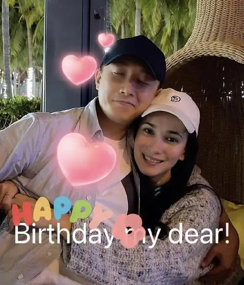 韩庚罕晒全家福为39岁卢靖姗庆生,并高调示爱,1岁女儿软糯可爱