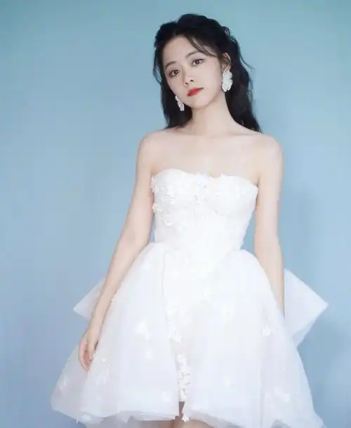 90后花旦女星写真合集:杨紫关晓彤靓丽出众