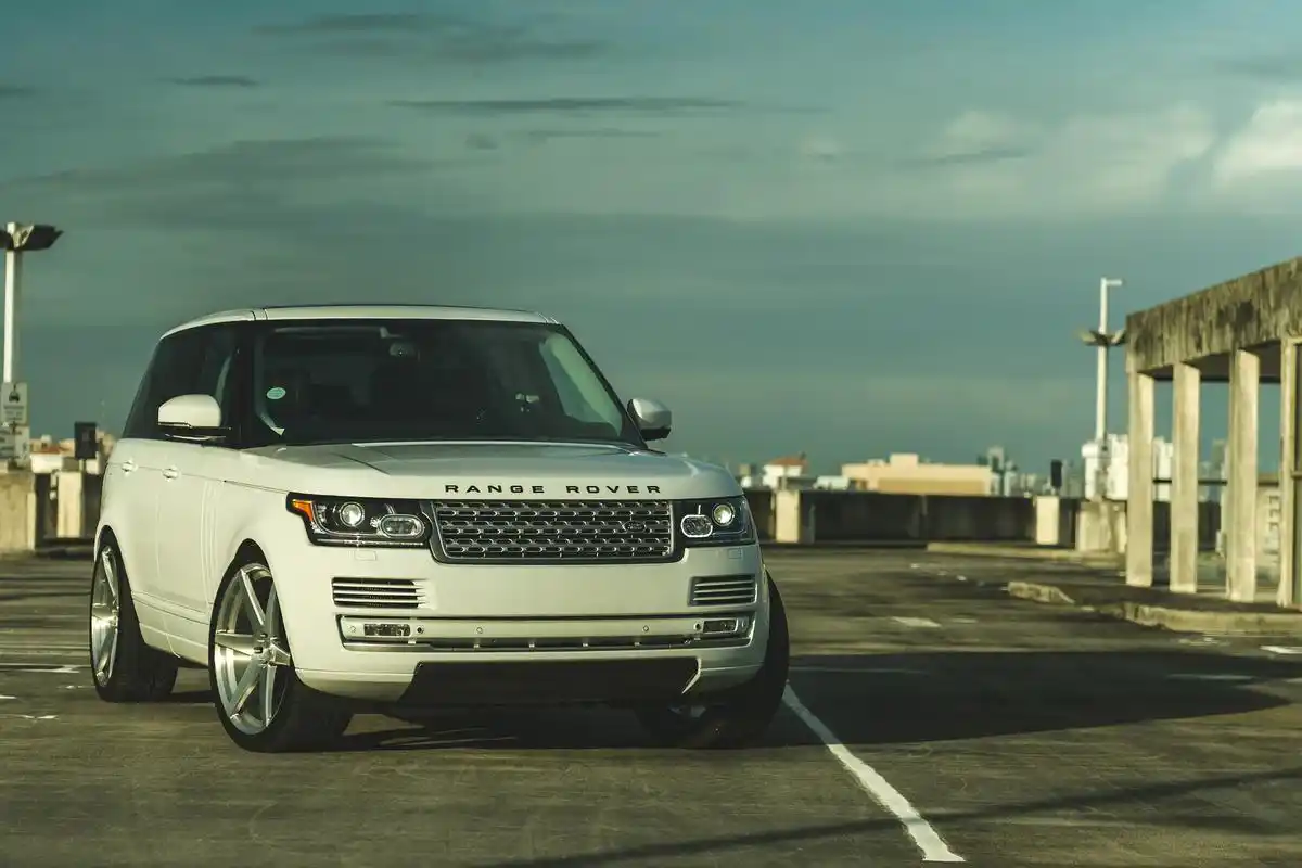 全屏汽车电脑桌面壁纸