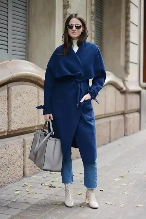 1,韩版直筒藏青色上衣配什么颜色裤子,内搭灰色打底衫,下身搭配黑色