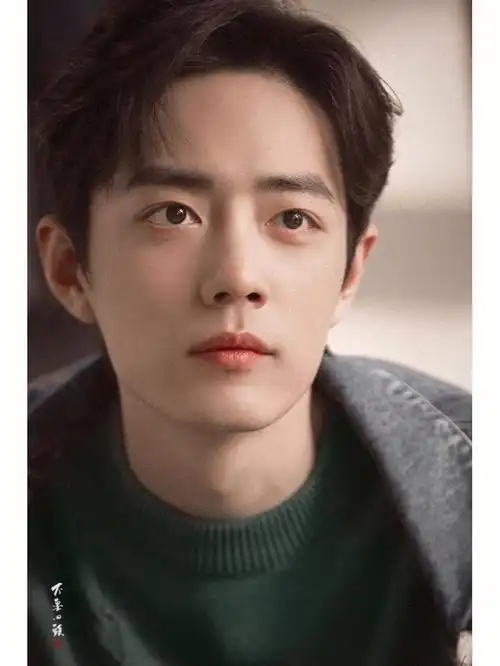 你看,阿战,是一个连光都会偏爱他的男人.#肖战  #故事  #氛围感