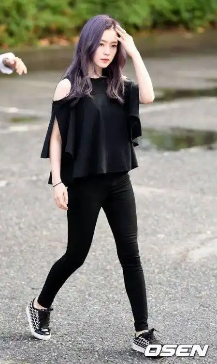 red velvet的irene裴珠泫黑色西装露肩礼服黑衣大全