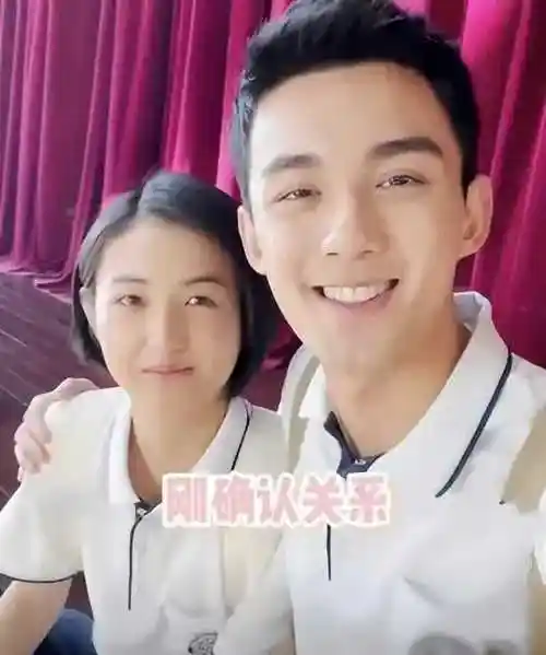 吴磊张子枫恋情官宣引热议,幸福瞬间羡煞旁人