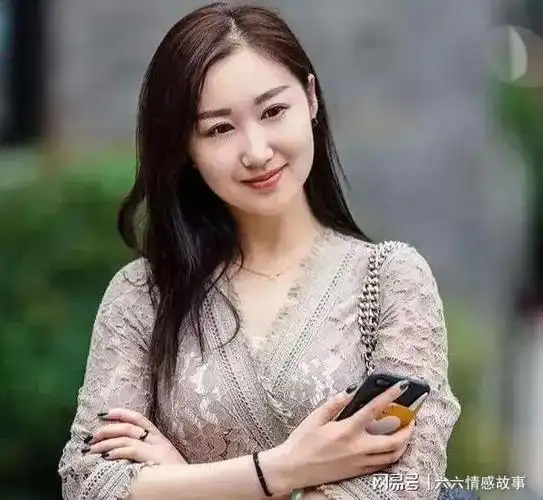 65岁的处级退休干部杨大爷,被35岁的离婚女人迷了心窍