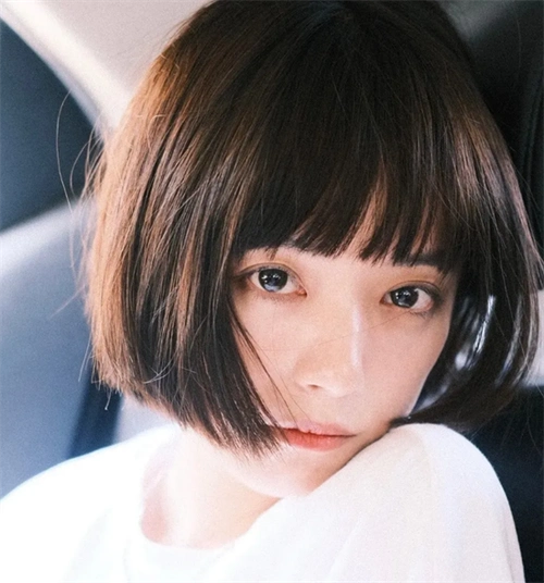 清纯学院风短发 甜美学生发型_场合发型 - 美发站