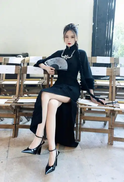 #沈梦辰在巴黎穿旗袍看秀##巴黎时装周##沈梦辰的辫子1米5长#