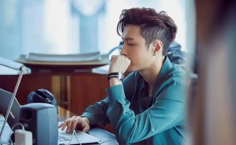 知名艺人张艺兴现身哈佛课堂,学费高达55w!未来可期_课程_学历_身份