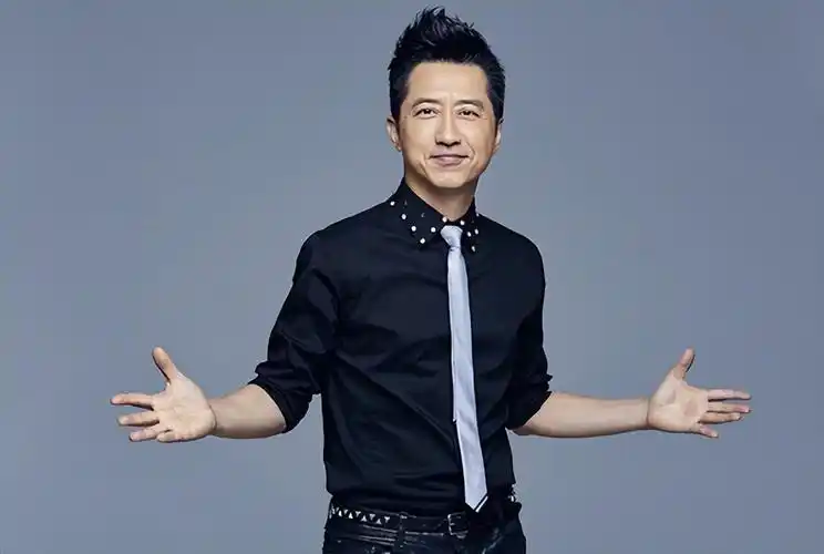 台媒曝庾澄庆心脏病突发去世,二婚娇妻失声痛哭?经纪人出面回应