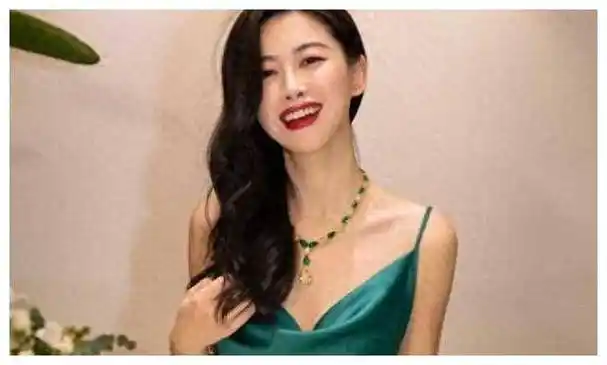 这些女星不止是艺人,身世背景卓越,无人敢招惹!_故事