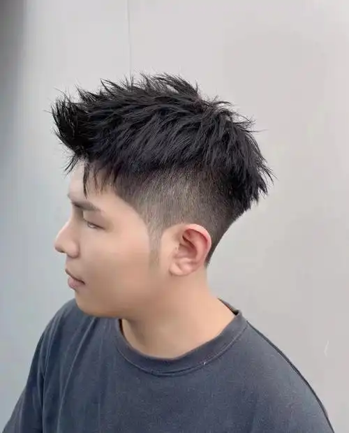 男士碎盖摩根烫最火2022男士碎盖发型男士碎盖摩根烫发型微微的蓬松度