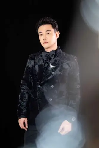 黄维德亮相时尚盛典 尽显潮流绅士风度_年度