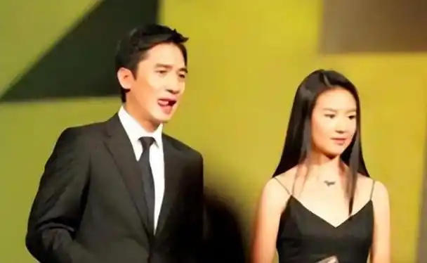 爆料董洁停下繁忙工作陪儿子与梁朝伟竟然如出一辙