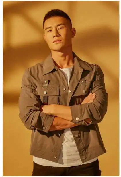 亚洲硬汉嘎子哥谢孟伟 轨道与众不同的街拍写真展现硬汉本真魅力