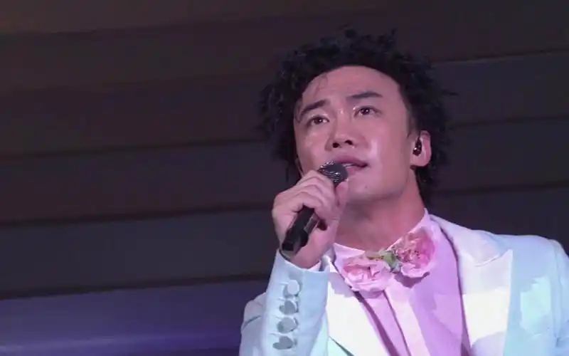 陈奕迅 - 黑择明 live 蓝光原盘版