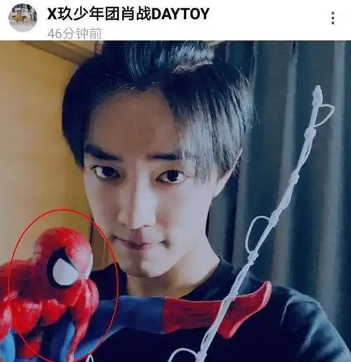 原创肖战晒出自拍照却被旁边的蜘蛛侠抢镜粉丝想起了王一博