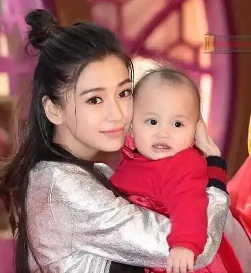 杨颖正式宣布结束婚姻生活,他们五岁的儿子小海绵将由双方共同承担