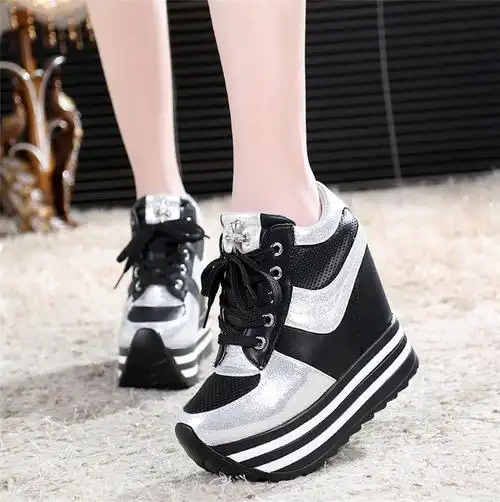 超高厚底运动鞋女搭配