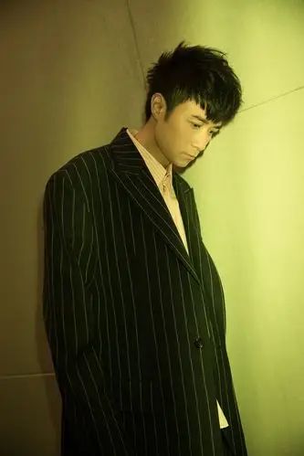 古巨基生日曝光写真照 黑西装粉衬衫酷感max