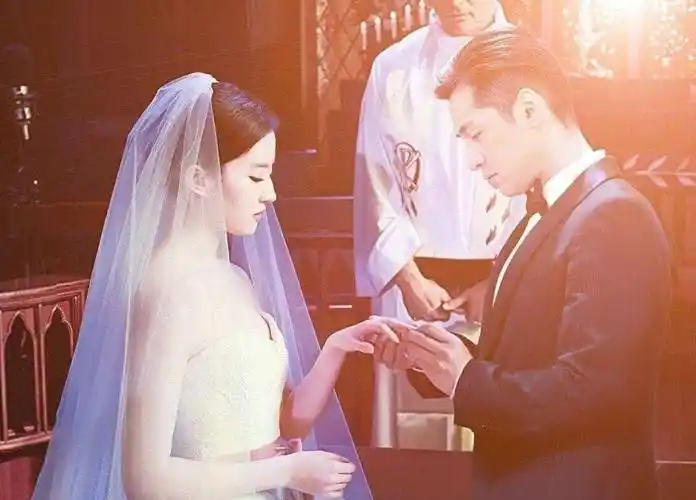 网曝胡歌刘亦菲年底官宣结婚,婚纱照曝光,粉丝哭了_仙剑_一个人_网友
