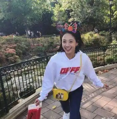 原创因生活费不及时被打进医院被公司逼迫整容今被何炅宠成公主