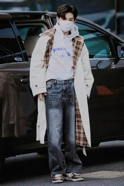 justin黄明昊上班私服穿搭摩登时尚复古街头