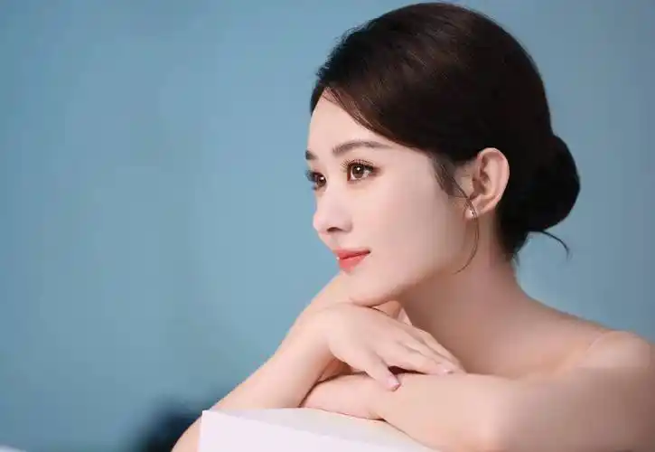 赵丽颖紫色吊带裙将在2023夏季时装周上精美呈现_礼服_时尚_气质