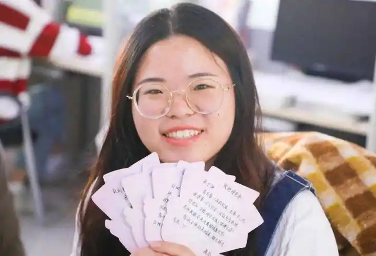 衡水二中│国际妇女节,愿你芳华自在,笑容如花_来源_中国_视窗