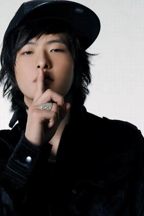 80后歌坛新锐丁汀回应王朔炮轰80后引共鸣(图)