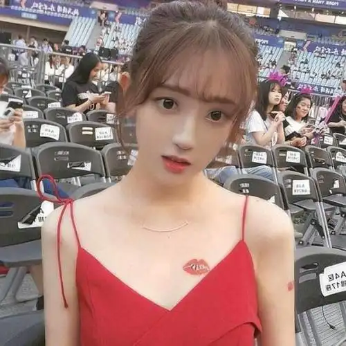 百搭的空气刘海搭配这几种发型款式, 不仅修饰额头还瘦脸!