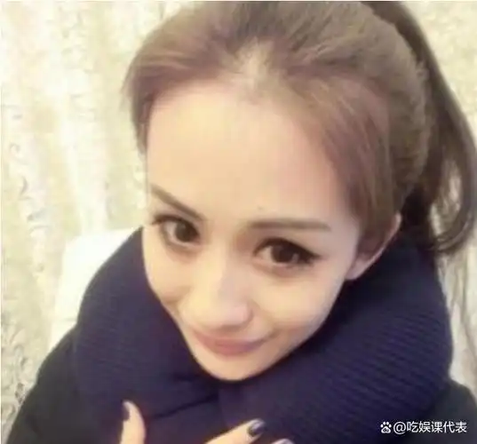 的改变,韦雪成功地抹去了她生过孩子的痕迹,并且获得了"小杨幂"的称号