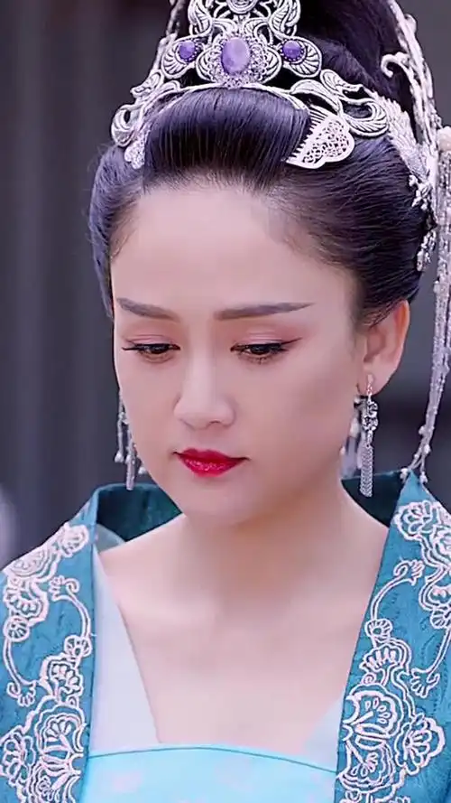 陈乔恩一古装就想到了东方不败.