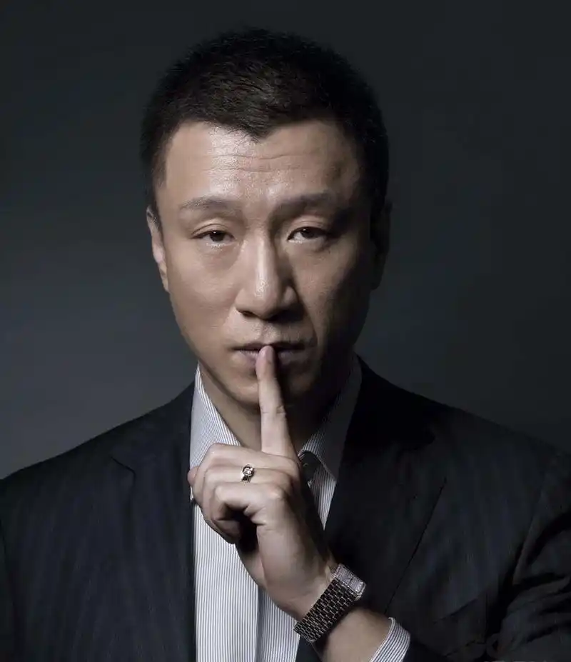 自从参加了《极限挑战》后,孙红雷的画风变了,从荧屏上凶狠冷酷的"黑