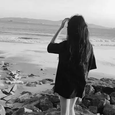 唯美黑白美女背影图片头像