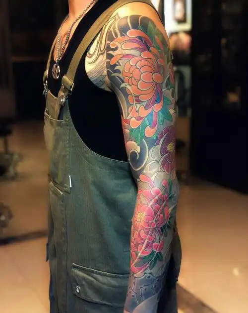 日式菊花纹身图片_手臂手部老传统纹身图案