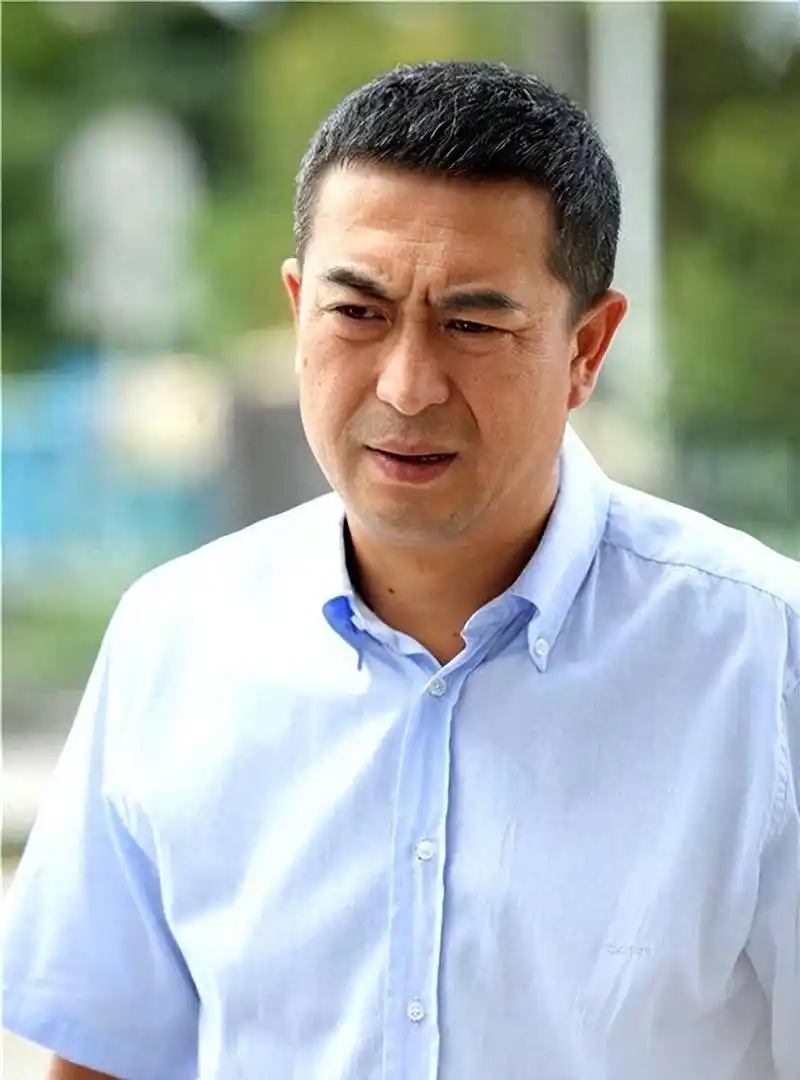 遭前妻嫌弃的张嘉译,被王海燕宠成宝,如今一家三口幸福美满