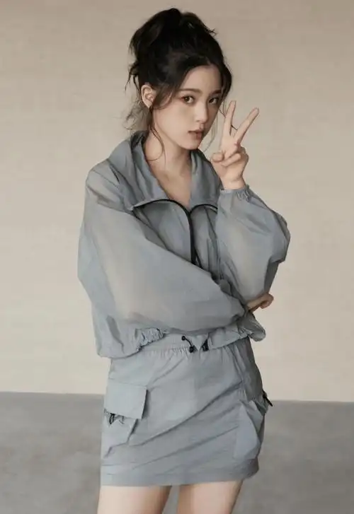 欧阳娜娜小小年纪就擅长在各种大型音乐场合拉大提琴,好看吗?