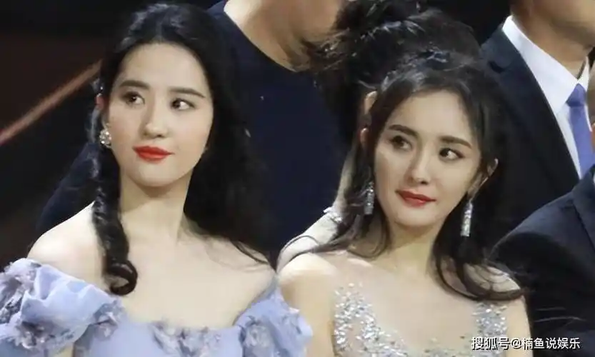 37岁杨幂和36岁刘亦菲对比谁才是真正的冻龄女神