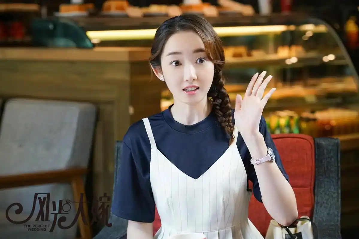 由蒋梦婕 担当女一号的爱情都市剧《风光大嫁》于19