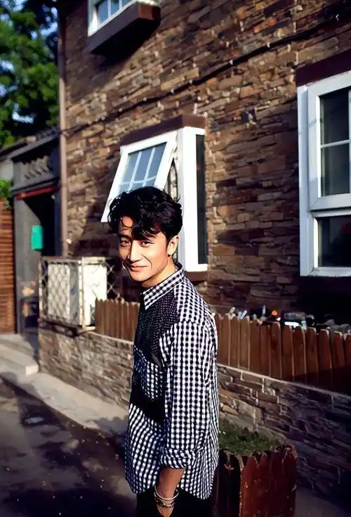 黄轩:3年内连失3位至亲,15封家书让人感动,恐婚原因让人感叹_爸爸