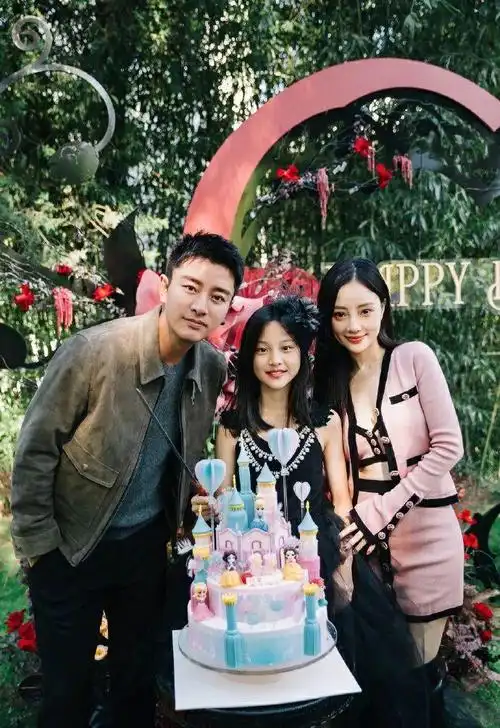 贾乃亮李小璐高调复婚?网友:真是活久见!