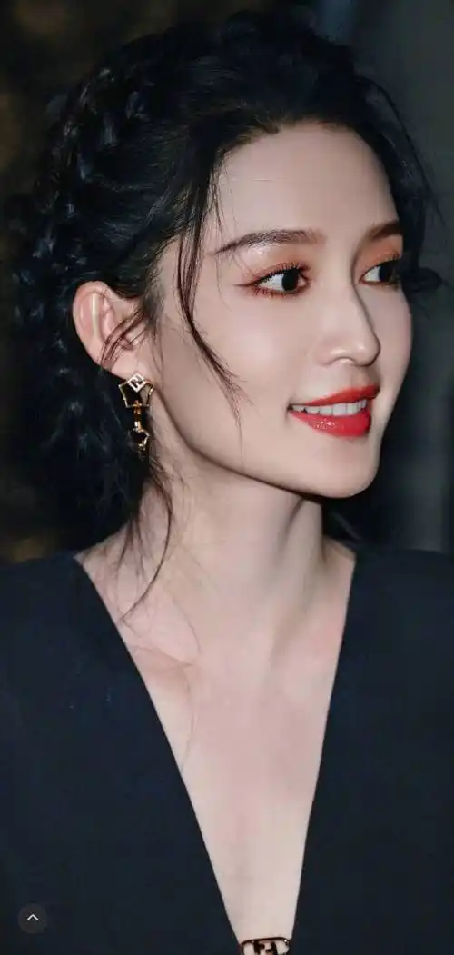 清晨的第一缕美女,李沁!_演技_白得_维纳斯