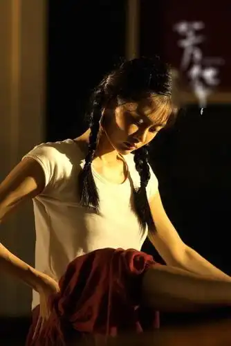 《芳华》苗苗:谁不是生而孤独,但我们依然可以活的很舒服