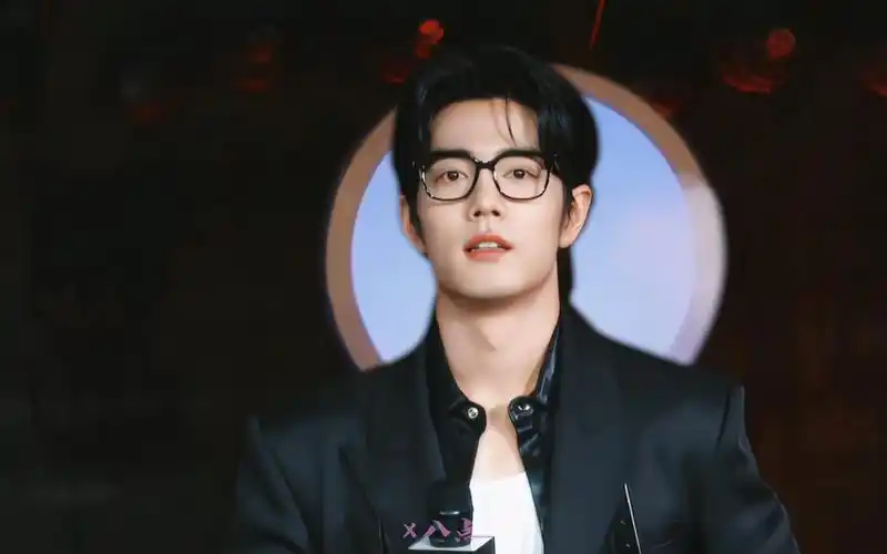 肖战眼镜一戴,又帅又可爱