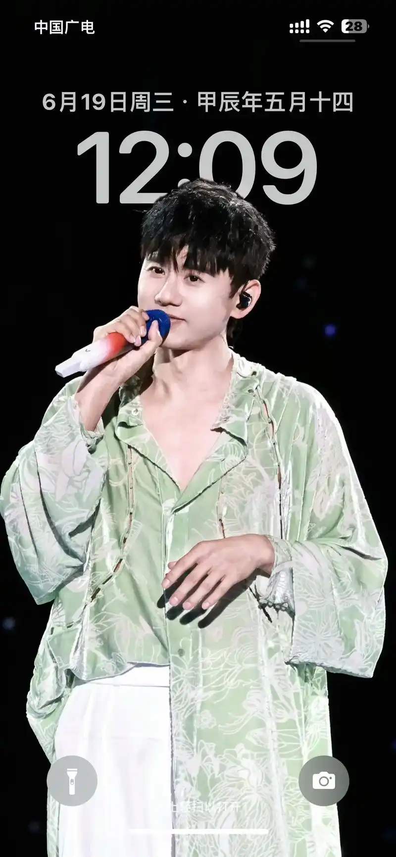 兰州站壁纸.#张杰 #直到世界尽头张杰#张杰1982列车 # - 抖音