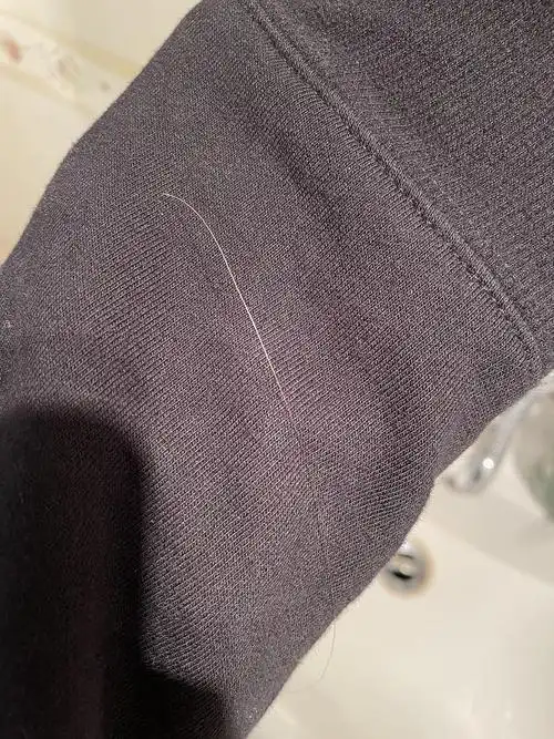 为啥头发发根是白的底下是黑的